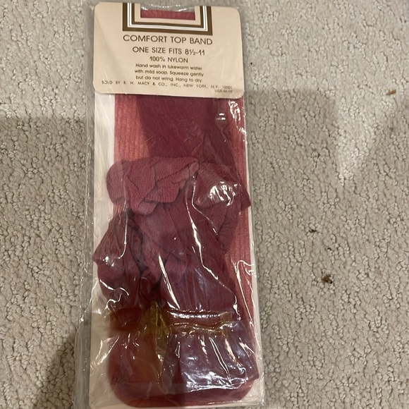 Clubhouse by Macy’s nylons 🏯 - Picture 2 of 2